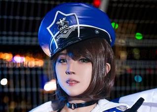 Hatori Sama化身2B警官:私拍写真把执法也变得有些俏皮。